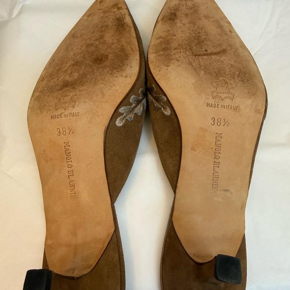 Manolo Blahnik Brown Suede Embroidered Pointed Toe Kitten Heel Mules 38.5 VTG - Picture 10 of 10